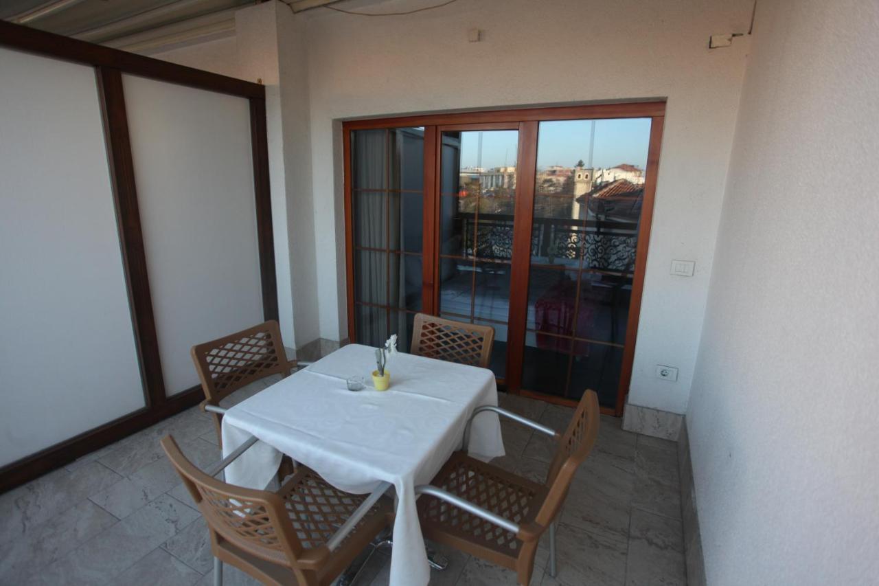 Hotel Happy Gjakova Esterno foto
