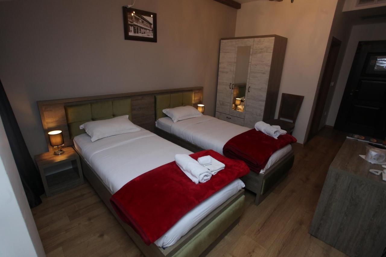 Hotel Happy Gjakova Esterno foto