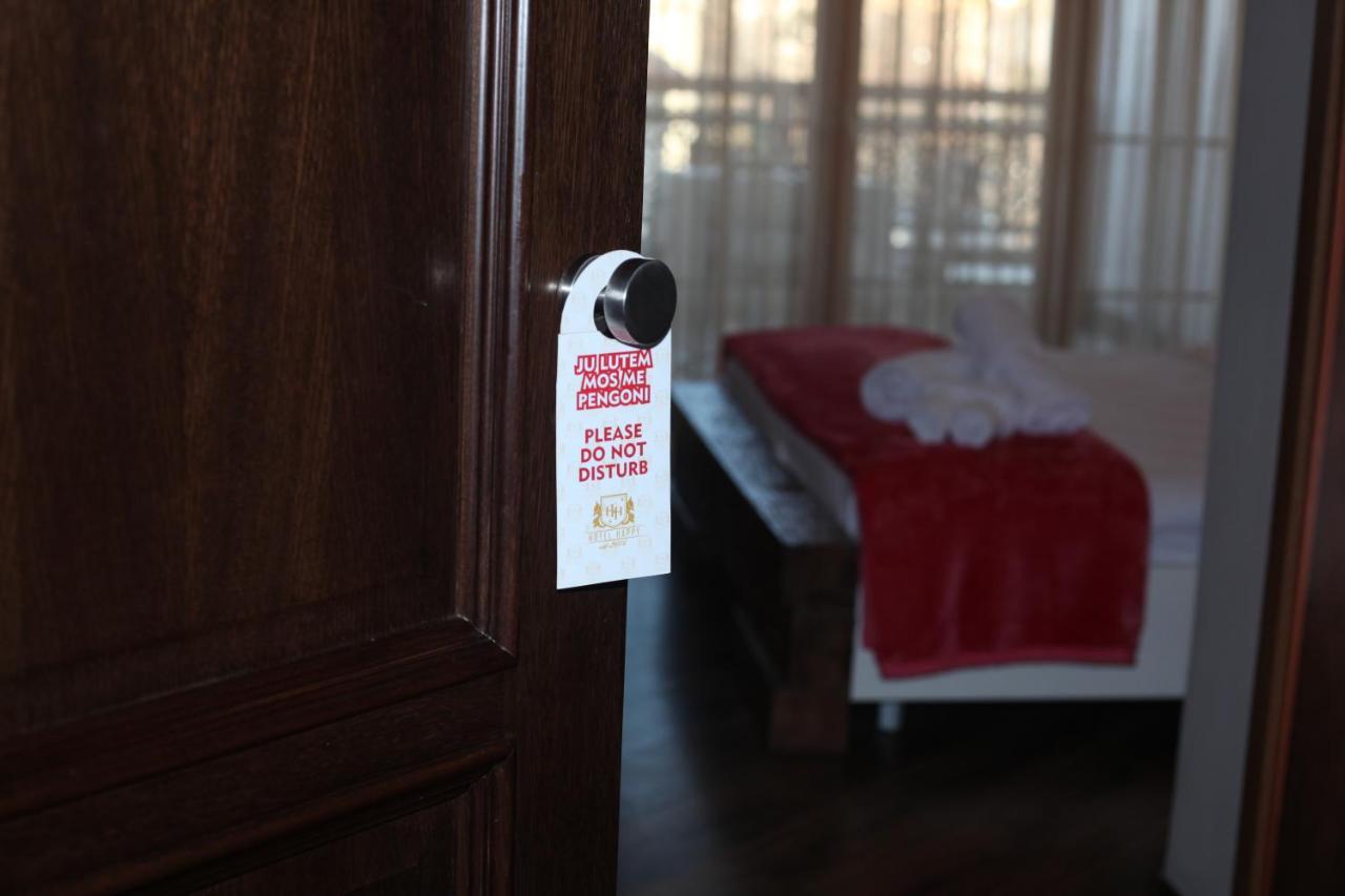 Hotel Happy Gjakova Esterno foto