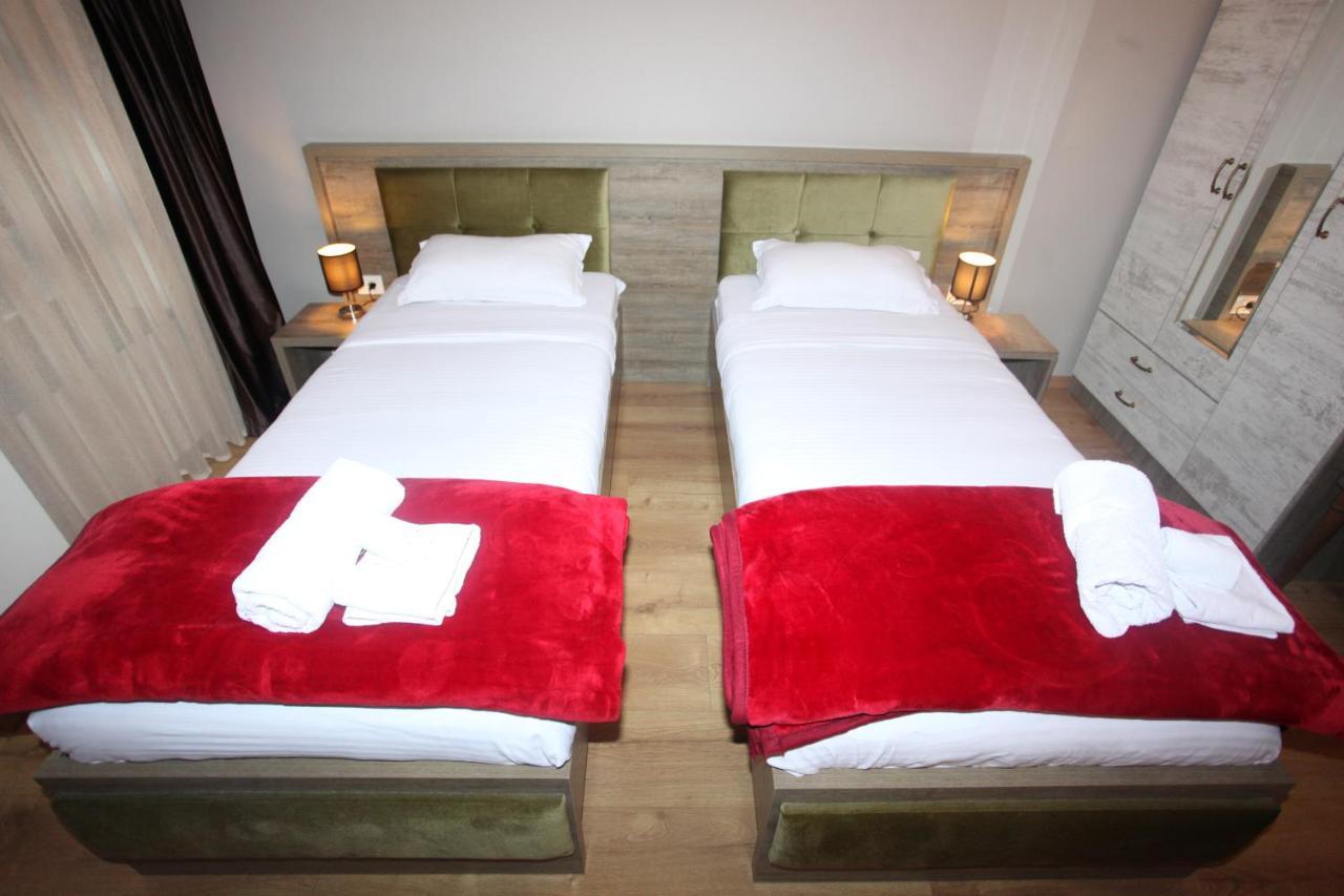 Hotel Happy Gjakova Esterno foto