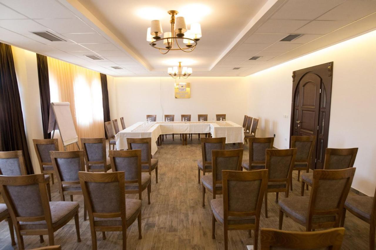 Hotel Happy Gjakova Esterno foto