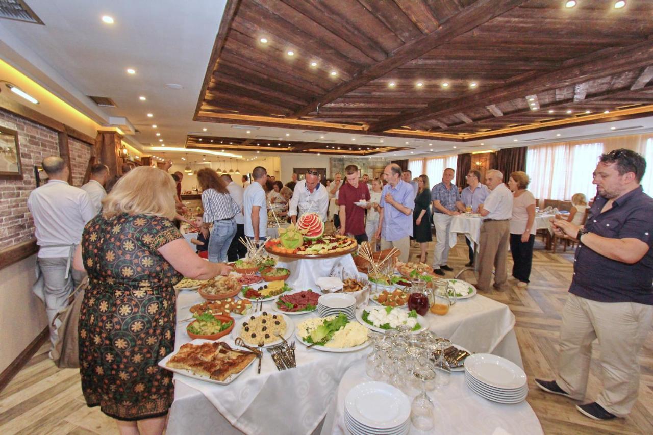 Hotel Happy Gjakova Esterno foto
